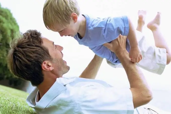 Mag een vader een kind van de kleuterschool ophalen als de ouders gescheiden zijn?