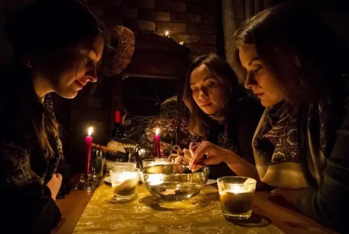 Wie man in einem Badehaus verzaubert (ratet)