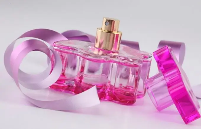 How women's perfume conquers the stronger sex