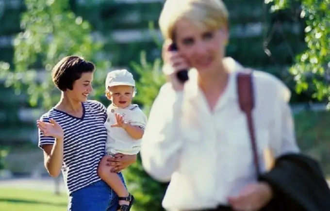 Comment apprendre à un enfant à garder les enfants