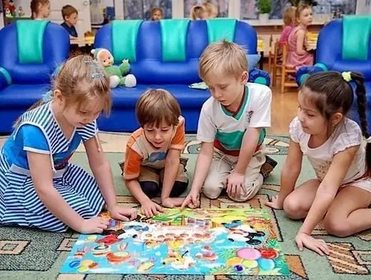 How to play with children in kindergarten