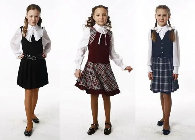 Come scegliere un'uniforme scolastica