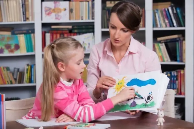 Wie man ein Kind psychologisch auf die Schule vorbereitet