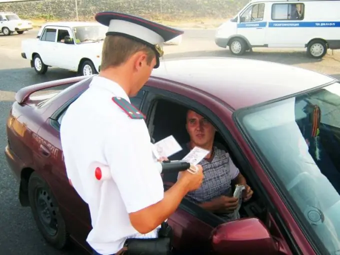 Cara berkelakuan dengan polis trafik