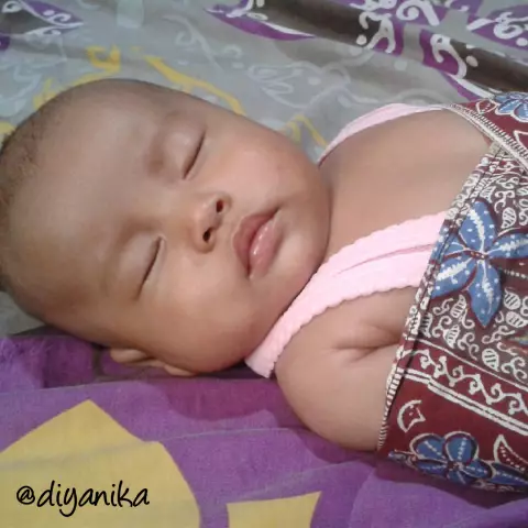 Cara Membedong Bayi